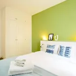 Colorful With Cozy Terrace In Gracia *
