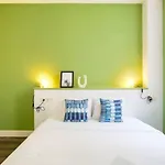 Colorful With Cozy Terrace In Gracia Barcelona