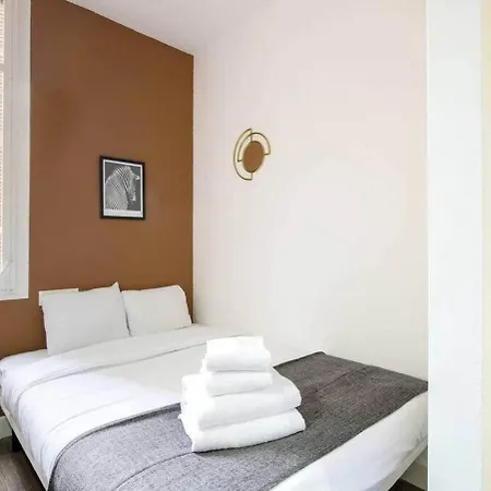 Colorful With Cozy Terrace In Gracia * Barcelone