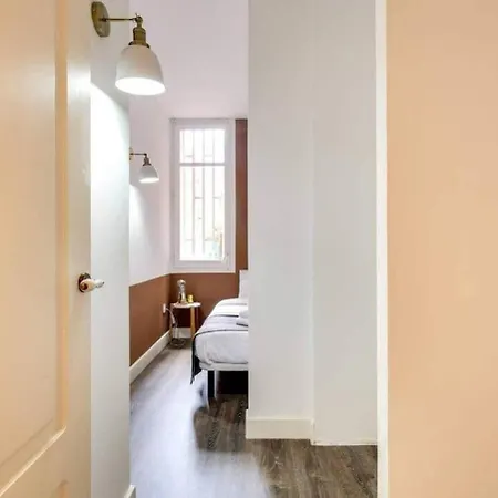 Colorful With Cozy Terrace In Gracia Appartement *