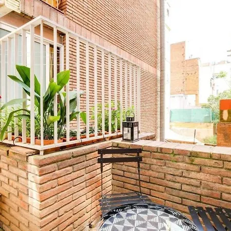Colorful With Cozy Terrace In Gracia Appartement Barcelone